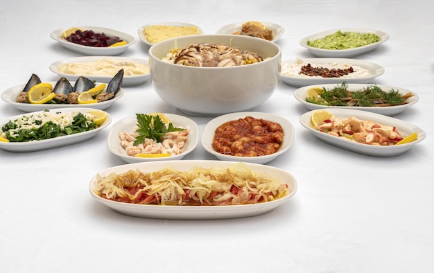 Różne potrawy na stole